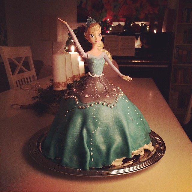 Birthday cake for my nice. Great job, Eva! #frozen #disney