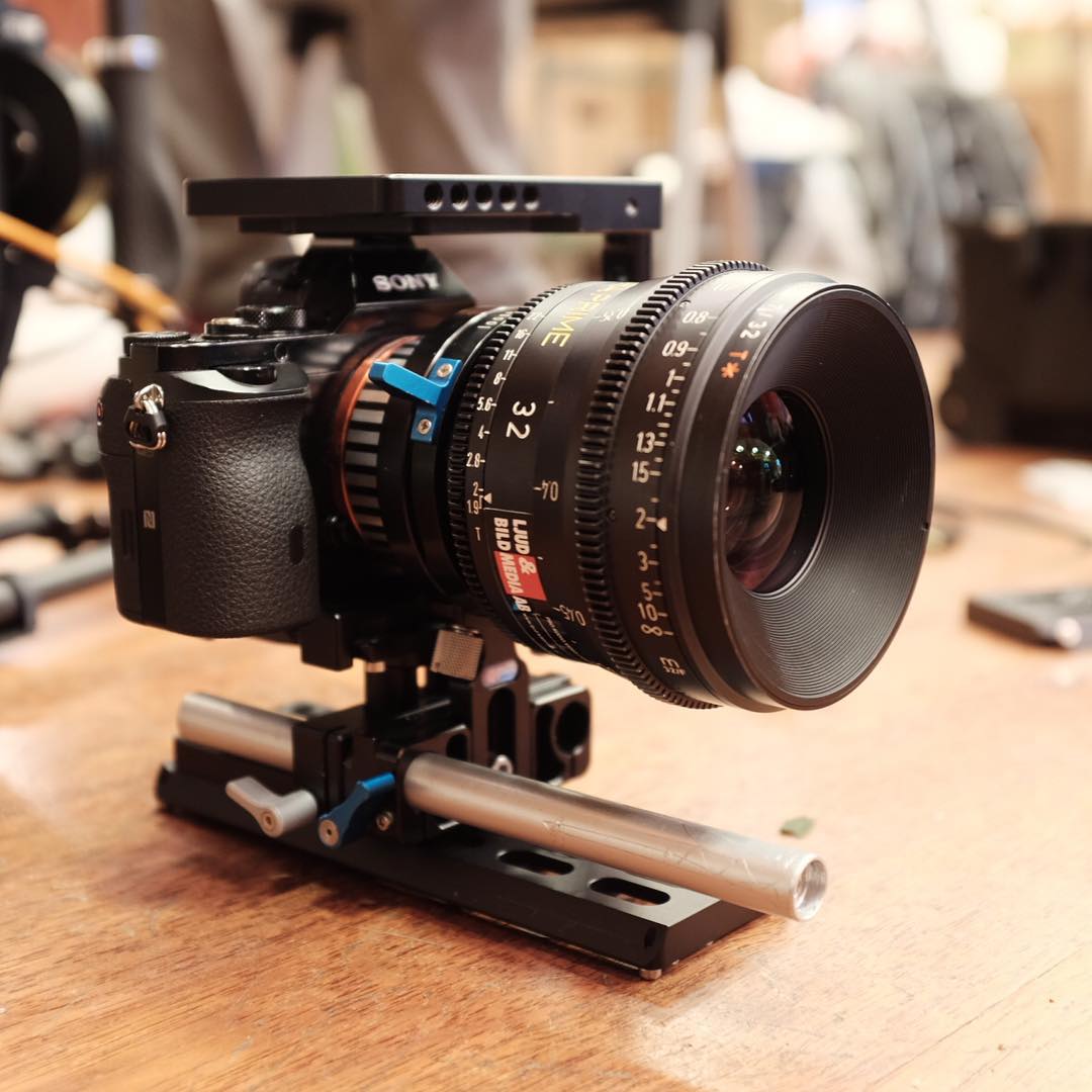 Rigging the Sony #A7s with a #ZEISS Ultra Prime for some Maxima SMX30 gimbal shots tomorrow. #setlife #featurefilm