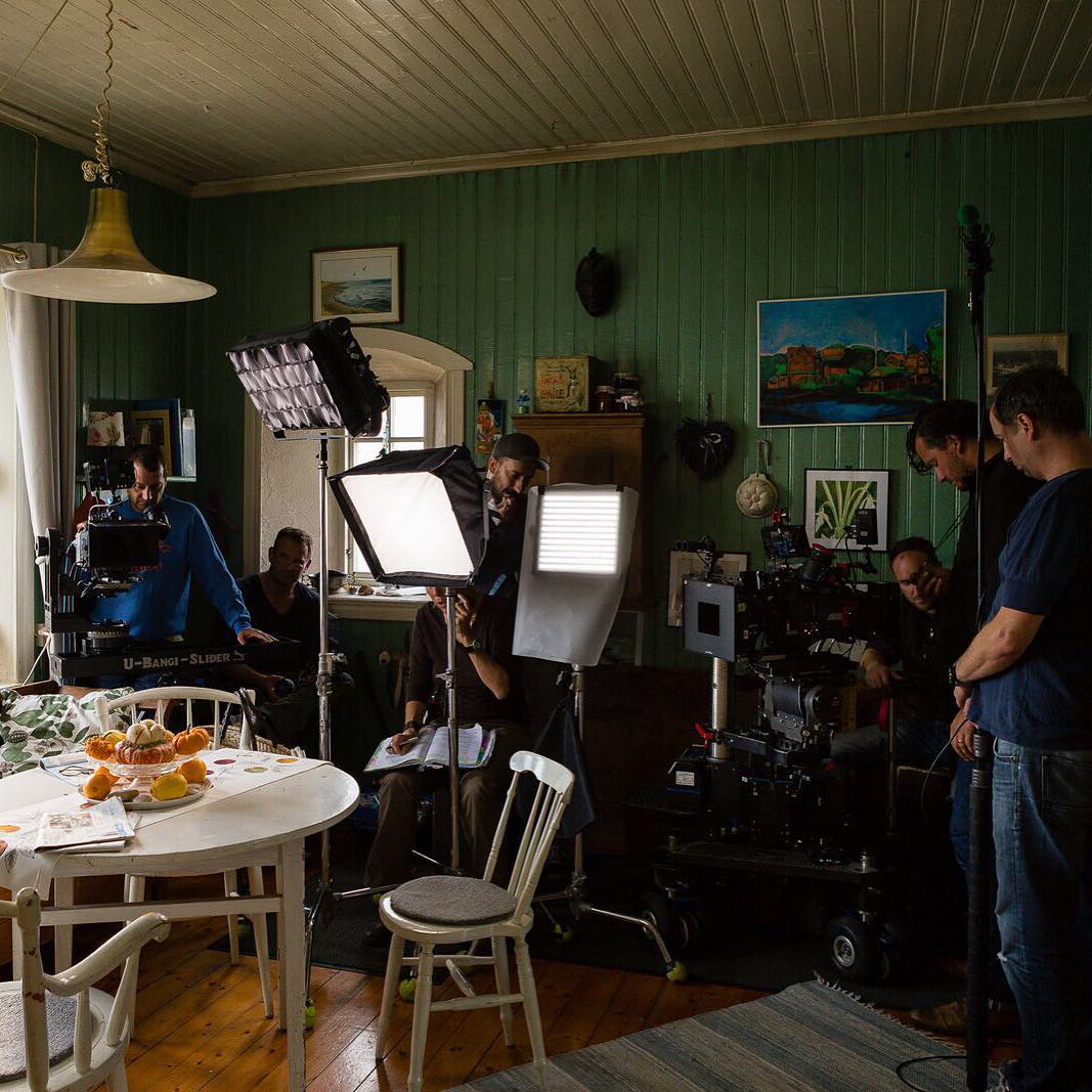 This is what I call a small room on the 2nd floor, where you are nearly not able to light properly from outside, because the wind was so strong at the baltic sea. So we were not able to use any frames or flags, just direct lighting. #setlife #featurefilm #ARRI #alexa